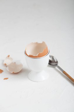 Örneğin boş kabuk veya beyaz arka plan üzerinde örneğin yenmiş. kopya alanı