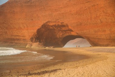 Fas Legzira plajda, arch. günbatımı