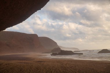 Legzira Beach, Sidi Ifni, Fas dramatik peyzaj.