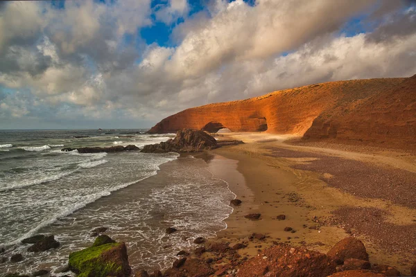 Vista deslumbrante de uma praia Legzira em Marrocos . — Fotografia de Stock