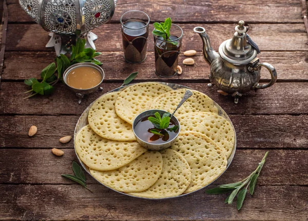 Baghrir, nane çayı ve bal ile Fas kahvaltı, kopya alanı