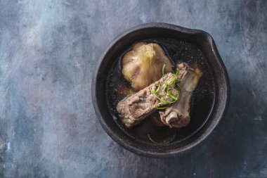 Çin Bak kut bitkisel çorba çorba veya domuz kaburga