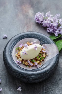 Leylak çiçekli dondurma, restoran disg, kopya alanı