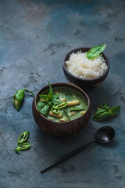 Pirinç ile tavuk yeşil köri, Tay mutfağı