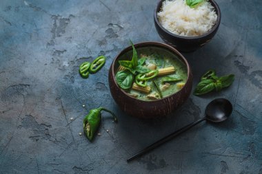 Pirinç ile tavuk yeşil köri, Tay mutfağı