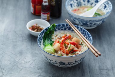 Karides, tarak ve kalamar ile Beyaz arı hoon çorbası, kopya alanı