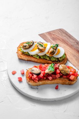 Midye ve domates ile Bruschetta, uzay kopyalamak