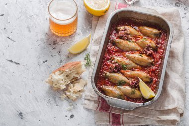 Domates soslu lezzetli kalamar dolması, kopya alanı