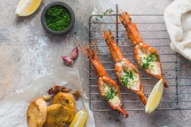 Tereyağı soslu karides ve taze soğan, kopyalama alanı