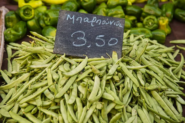 Quadro cheio de feijão verde no mercado dos agricultores na Grécia — Fotografia de Stock