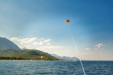 Türkiye sahillerindeki deniz manzaralı lüks otellere bak Kemer.