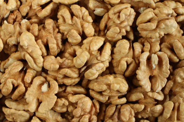 Büyük kabuklu ceviz yığınının üst görünümü 