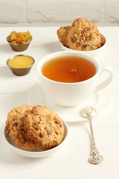 Oatmeal Cookies Walnuts Raisins Small Saucers Cup Green Tea Standing — Stock Photo, Image