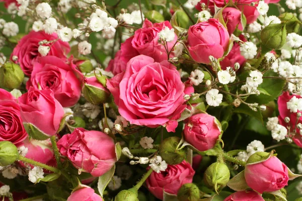 Boeket Kleine Roze Rozen Een Groene Achtergrond Sluitingsdatum — Stockfoto