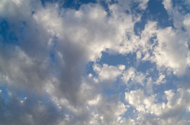 Bulutlu mavi gökyüzü