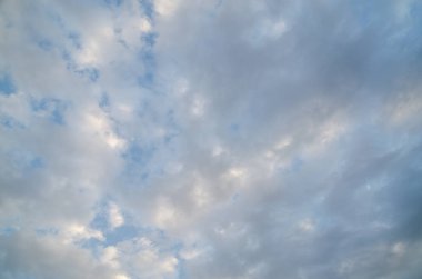 Bulutlu mavi gökyüzü