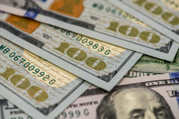 100 doları notlar yakın çekim