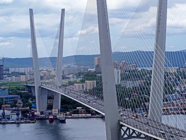 Zolotoy Γέφυρα Στο Βλαδιβοστόκ Στη Συννεφιά Φωτογραφία Αρχείου