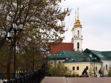 Vitebsk Merkezi Görünümü'nde bulutlu bahar günü