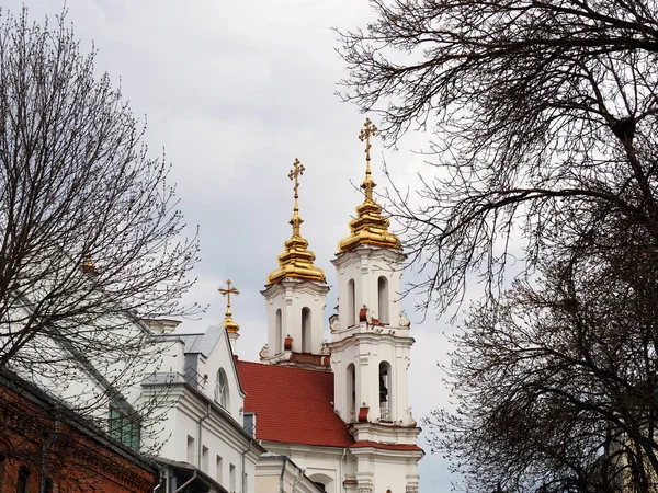 白俄罗斯维捷布斯克春季的复活教堂 — 图库照片