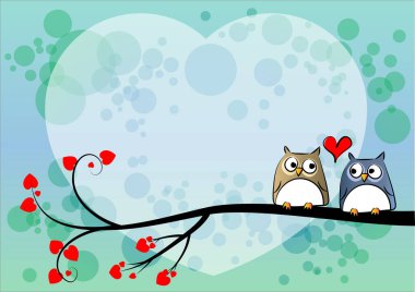 Beyaz arka planda kalp şeklinde yaprakları olan ağaç dalındaki baykuşların romantik kartı, 