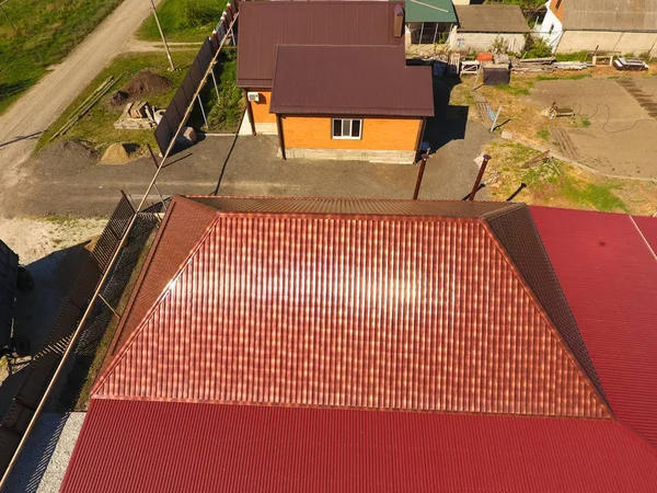 Uma Casa Com Dossel Sobre Pátio Telhado Perfil Metal Ondulado — Fotografia de Stock