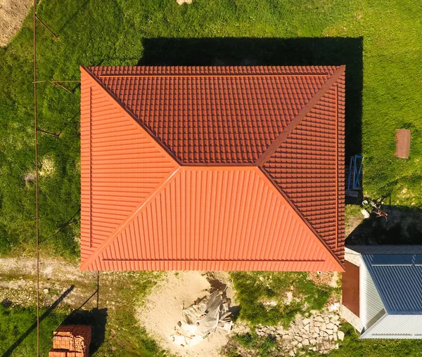 Hus Med Orange Tak Gjorda Metall Top View Metalliska Profil — Stockfoto