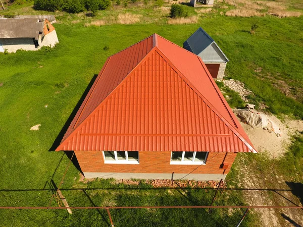 Hus Med Orange Tak Gjorda Metall Top View Metalliska Profil — Stockfoto