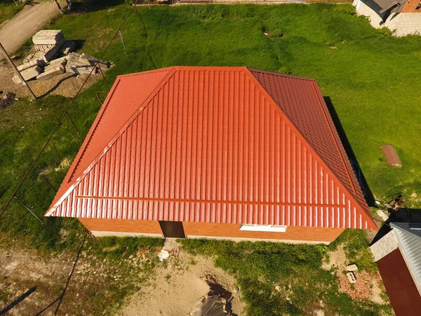 Hus Med Orange Tak Gjorda Metall Top View Metalliska Profil — Stockfoto