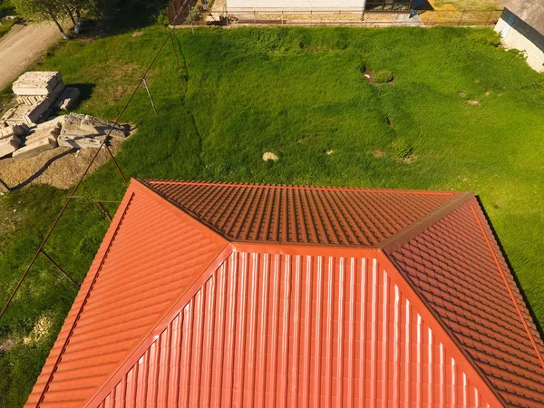 Casa Con Techo Naranja Metal Vista Superior Perfil Metálico Pintado — Foto de Stock