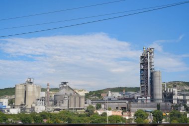 Büyük çimento fabrikası. Verkhnebakansky çimento fabrikası.