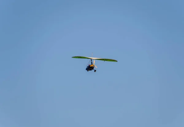 Blagoveshchenskaya Rusya Temmuz 2018 Trike Iki Kişi Ile Gökyüzünde Uçan — Stok fotoğraf