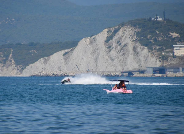 Novorossiysk Federacja Rosyjska Sierpień 2018 Człowiek Jest Jazda Hydrocycle Sea — Zdjęcie stockowe