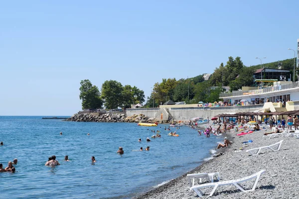 Novorossiysk Federacja Rosyjska Sierpień 2018 Shirokaya Balka Sea Plaża Pobliżu — Zdjęcie stockowe