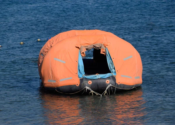 Ponton z namiotu, zadaszenie na łodzi — Zdjęcie stockowe