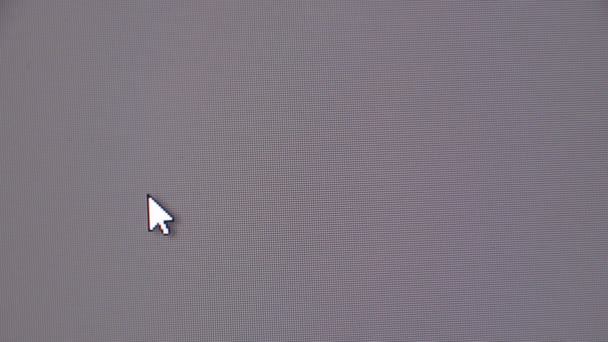 Mover el cursor del ratón sobre la pantalla gris del monitor — Vídeos de Stock