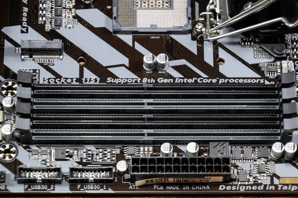 Scheda madre Gigabit per il processore Intel. Slot di memoria — Foto Stock