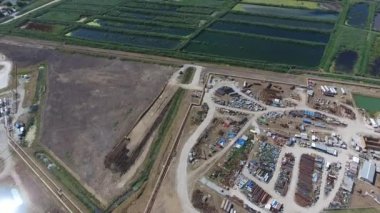 Slavyansk tarihinde Kuban kanalizasyon arıtma tesisi. Su arıtılması küçük bir şehir için. Su kıyısında parlak sazlık