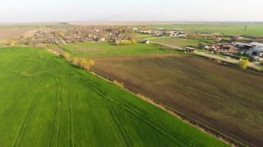 Köy evleri ve tahıl depolama Hangarlar ile Üstten Görünüm.