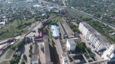 Tahıl terminal. Eski Sovyet tahıl Asansör. Yukarıdan bir silo Asansör. Aerophotographing endüstriyel nesne.