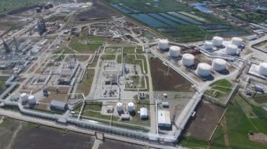 Birincil ve derin petrol rafine petrol rafineri tesisi.