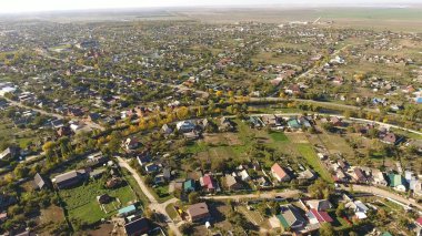 Üstten görünüm köyün. Poltavskaya köyü. Üstten görünüm köyün. Bir ev ve Bahçe çatılar görebilirsiniz. Köy kuşbakışı.