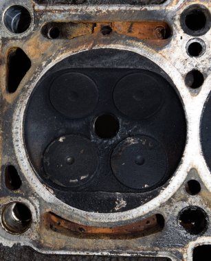 Valf motor vana kutusu kaldırılan kapağında bir depozit içinde.