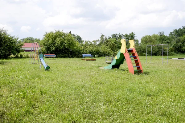 Parco Giochi Bambini Altalena Giostra Scivolo — Foto Stock