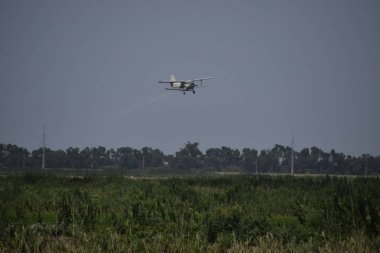 Uçak tarımsal Havacılık bir-2. Gübre ve tarım ilaçları sahasında, uçak ile püskürtme.