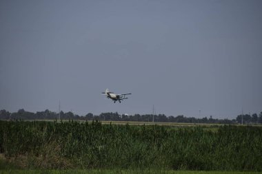 Uçak tarımsal Havacılık bir-2. Gübre ve tarım ilaçları sahasında, uçak ile püskürtme.