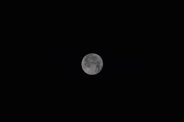 Луна Ночном Небе Две Трети Луны — стоковое фото