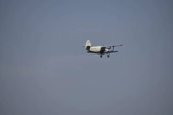 Aeronaves Aviação Agrícola Pulverização Fertilizantes Pesticidas Campo Com Aeronave — Fotografia de Stock