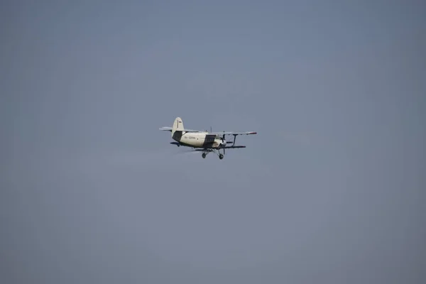 Aeronaves Aviação Agrícola Pulverização Fertilizantes Pesticidas Campo Com Aeronave — Fotografia de Stock