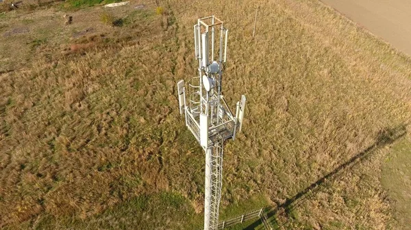 Equipment for relaying cellular and mobile signal. Cellular tower. — Stock Photo, Image